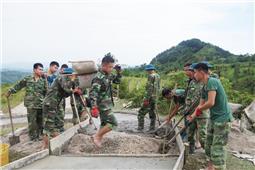 Hoa Thám ấm tình quân dân